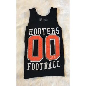 Hooters tank top